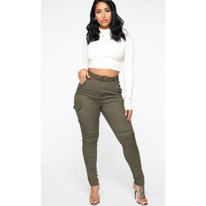 Brand new Fashion Nova olive green skinny cargos (L)